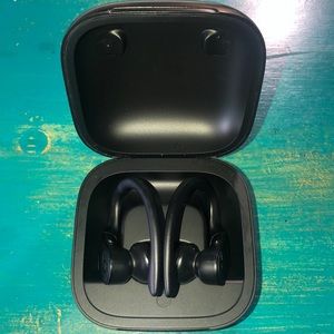 Black Powerbeats Pros